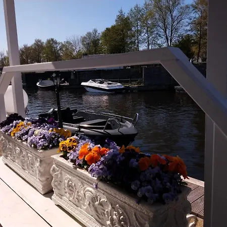 With Waterfront Sauna And Boat * Loosdrecht