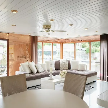 With Waterfront Sauna And Boat * Loosdrecht