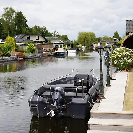 With Waterfront Sauna And Boat Chalet Loosdrecht