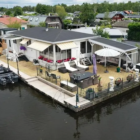 With Waterfront Sauna And Boat Alpesi faház Loosdrecht